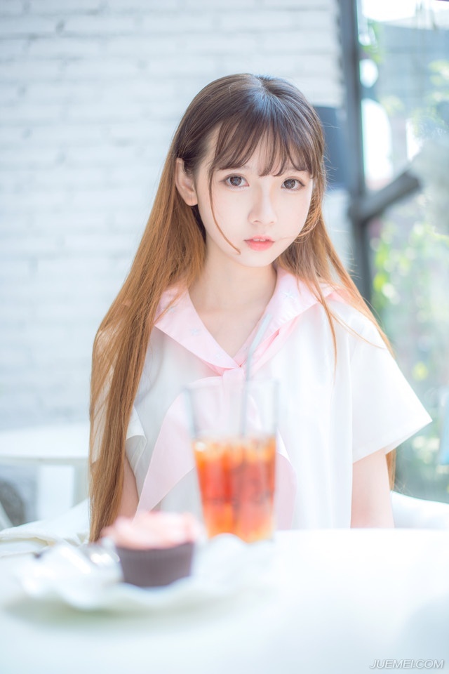 “少主，荆州军已经攻入蜀中，我等恐怕不日便要离开成都，只是成都新定，就请少主坐镇成都吧。”庞统向吕征一拱手道，倒不是敷衍，这种大型战役吕征可没参加过，而且万一有什么闪失，谁都不好交代。